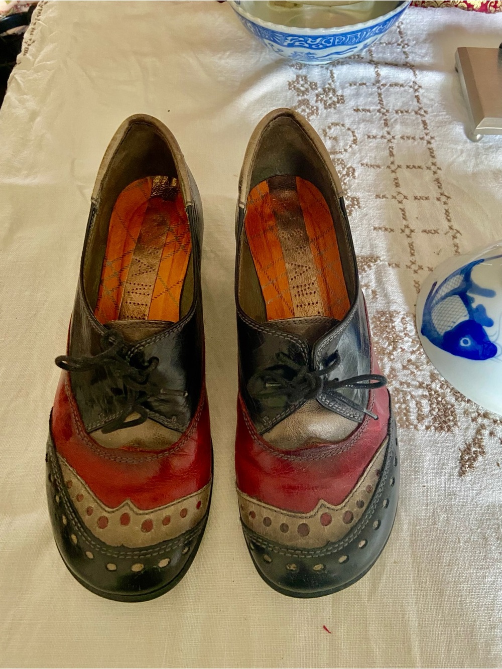 Women's Three Tone Wingtip Oxfords - Brogues. Red, Gray and Black 36